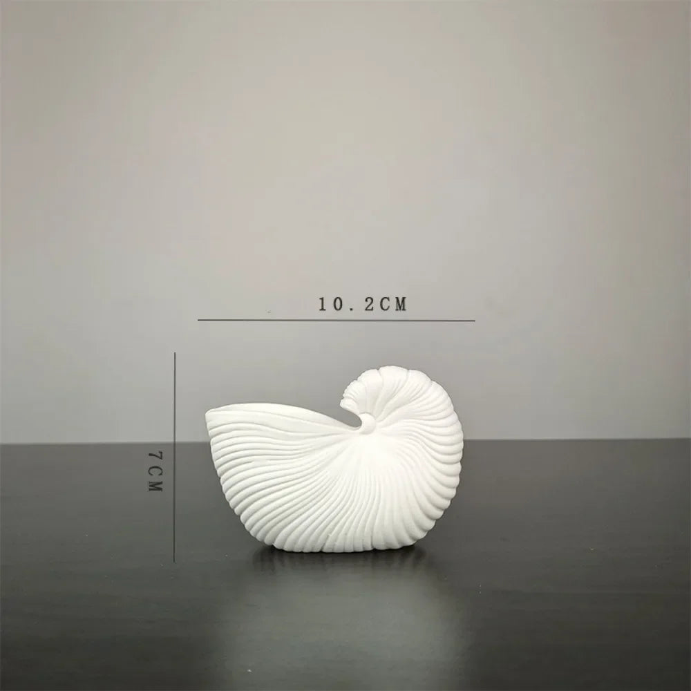 Ceramic Vase with Shell Conch Design Elegant Flower Arrangement Pot Luxury Tabletop Decor for Living Room Modern Boho Home Decor