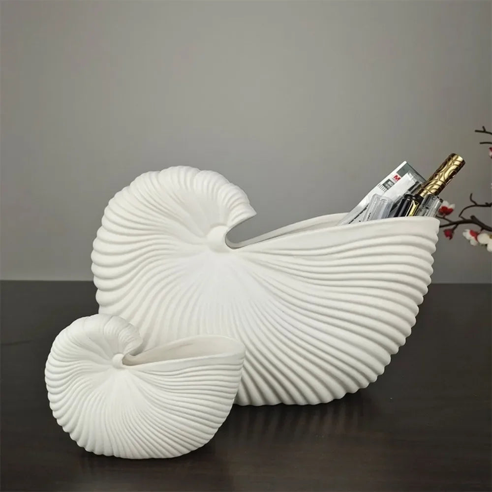 Ceramic Vase with Shell Conch Design Elegant Flower Arrangement Pot Luxury Tabletop Decor for Living Room Modern Boho Home Decor